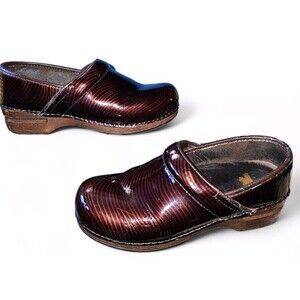 Dansko XP 39 / 8.5 Striped Brown Tiger Patent Leather Professional Nursing Clog
